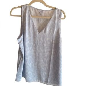 Nine West Light Blue Patterned V-Neck Sleeveless Top in Size L